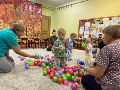 ОСЕНЬ ЛИСТЬЯ ЗОЛОТИТ...
