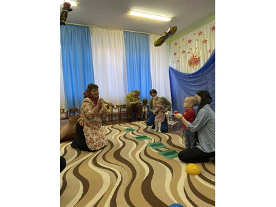 ИГРОВАЯ ДЕЯТЕЛЬНОСТЬ С МАЛЫШАМИ \u0022АЙ, КАЧИ \u002D КАЧИ \u002D КАЧИ....\u0022